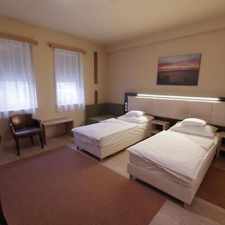 Hotel Vadaszkuert Superior Székesfehérvár 外观 照片