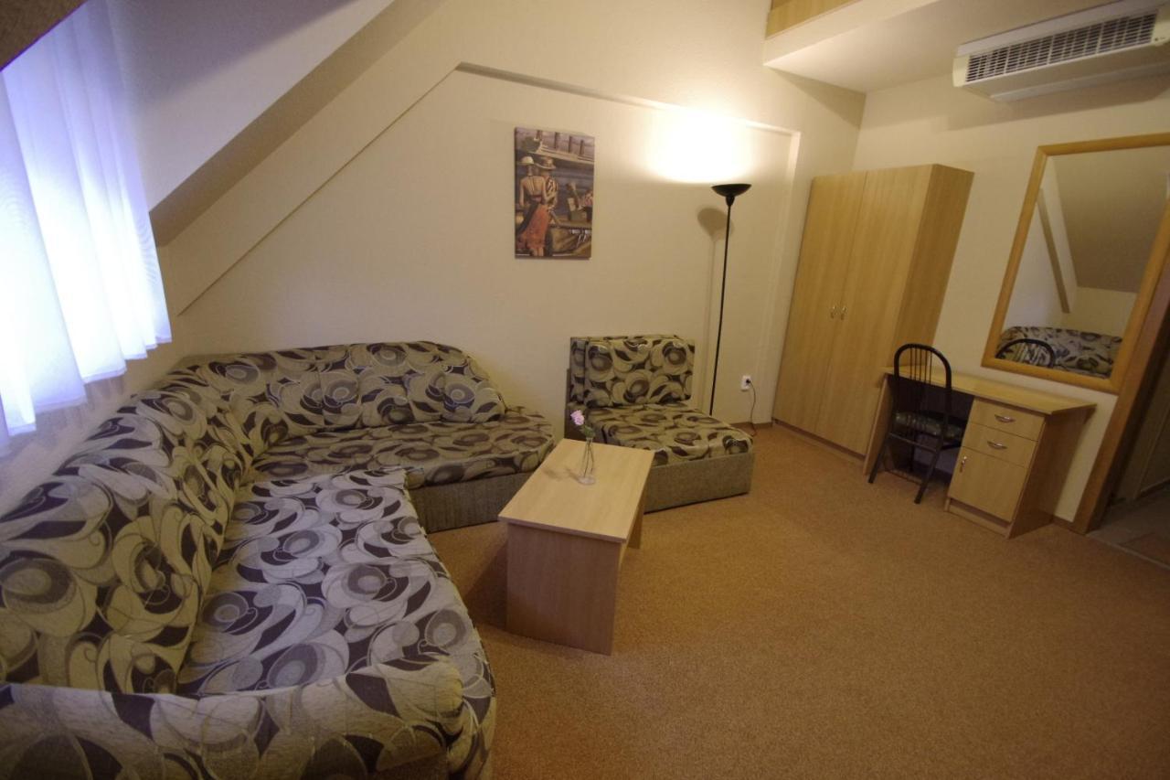 Hotel Vadaszkuert Superior Székesfehérvár 外观 照片
