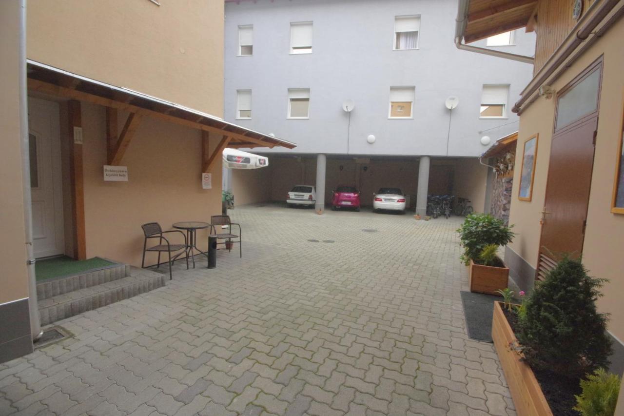 Hotel Vadaszkuert Superior Székesfehérvár 外观 照片