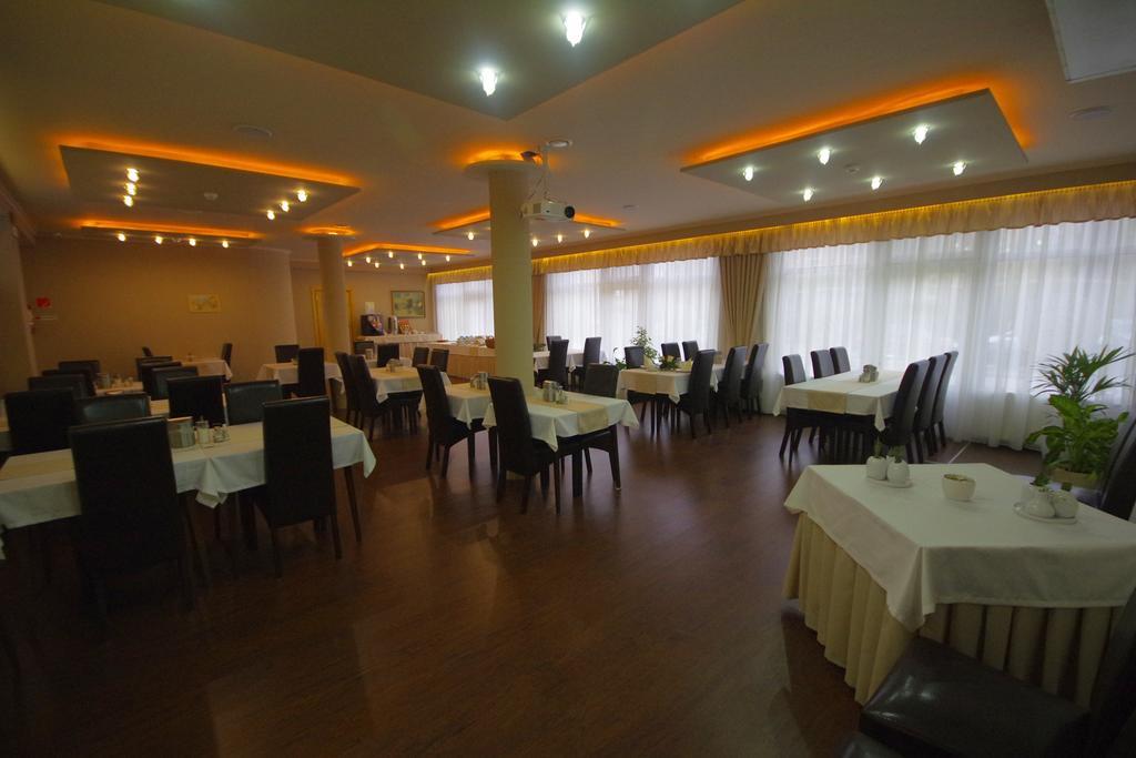 Hotel Vadaszkuert Superior Székesfehérvár 外观 照片