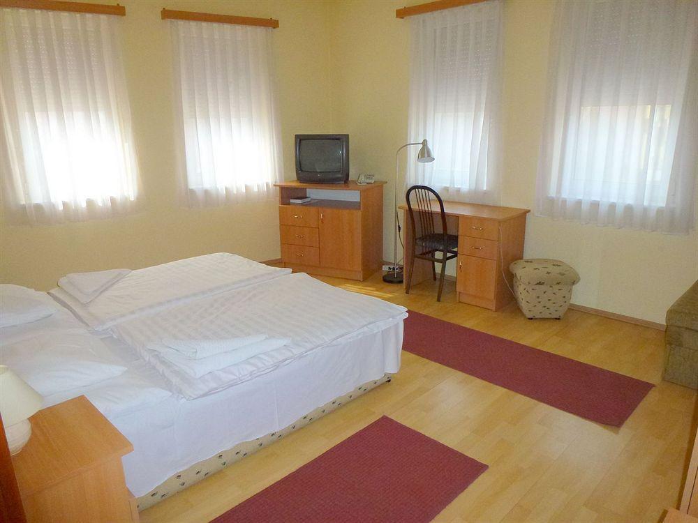 Hotel Vadaszkuert Superior Székesfehérvár 外观 照片