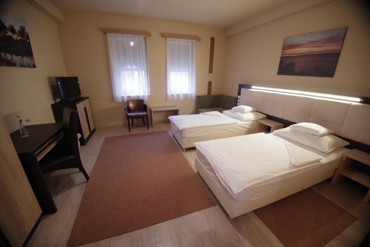 Hotel Vadaszkuert Superior Székesfehérvár 外观 照片