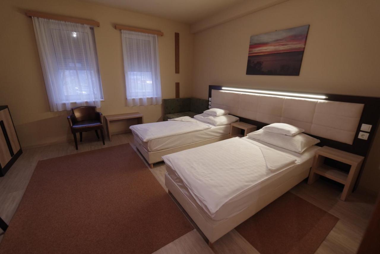 Hotel Vadaszkuert Superior Székesfehérvár 外观 照片