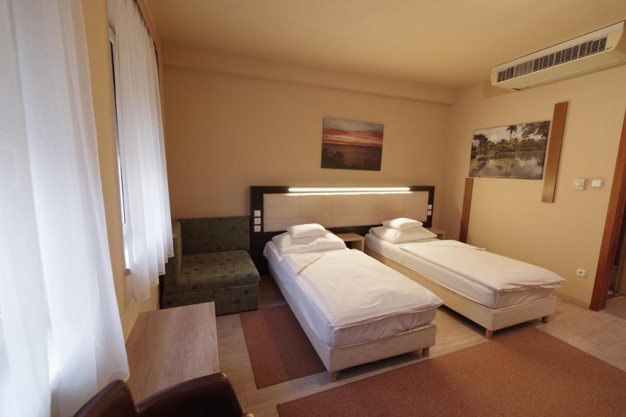 Hotel Vadaszkuert Superior Székesfehérvár 外观 照片