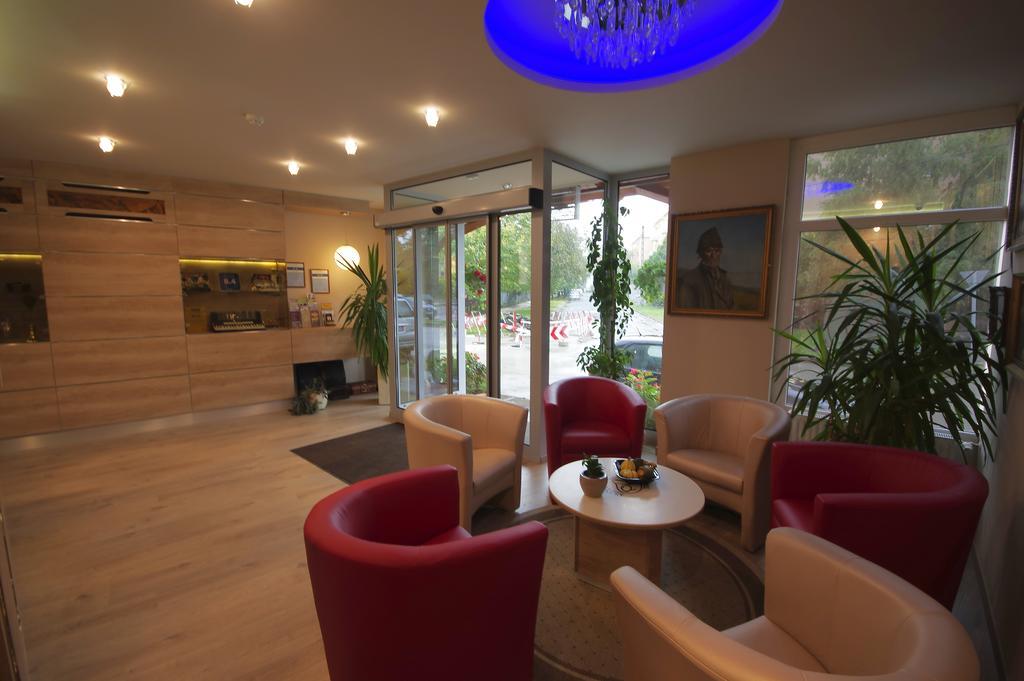 Hotel Vadaszkuert Superior Székesfehérvár 外观 照片