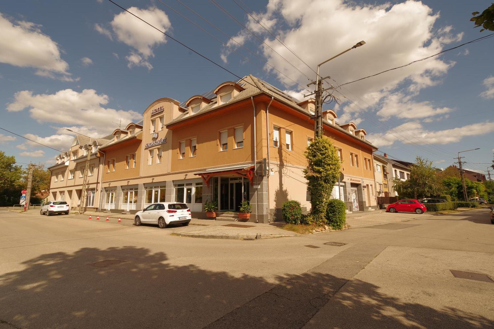 Hotel Vadaszkuert Superior Székesfehérvár 外观 照片