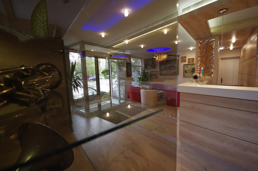 Hotel Vadaszkuert Superior Székesfehérvár 外观 照片