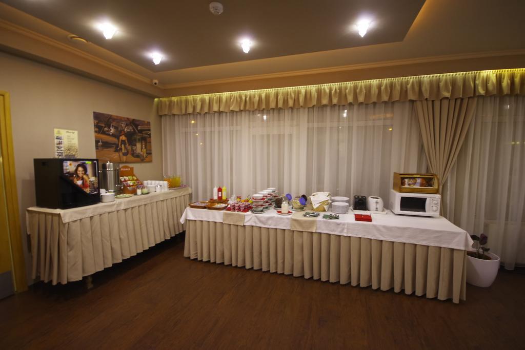 Hotel Vadaszkuert Superior Székesfehérvár 外观 照片