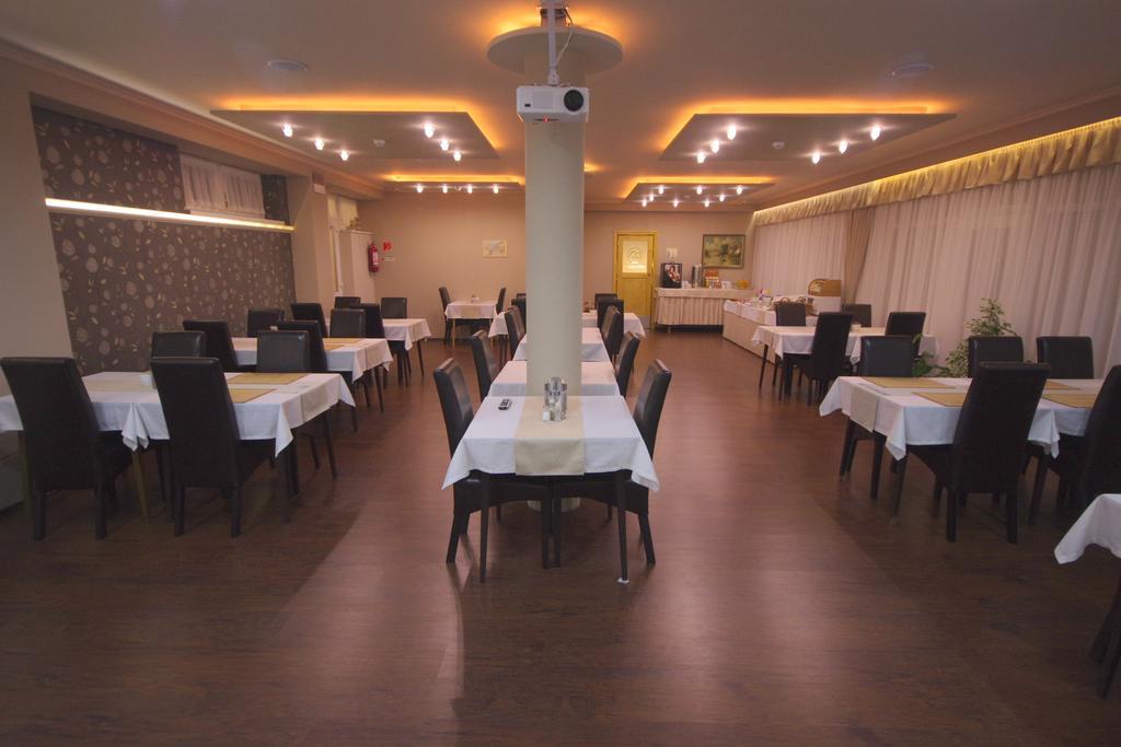 Hotel Vadaszkuert Superior Székesfehérvár 外观 照片