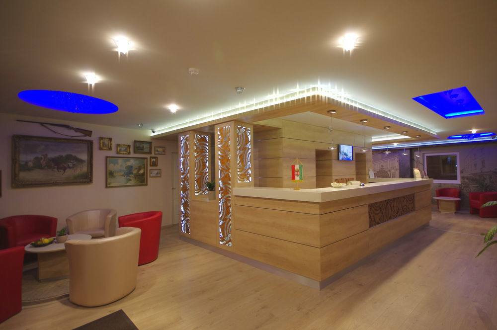 Hotel Vadaszkuert Superior Székesfehérvár 外观 照片