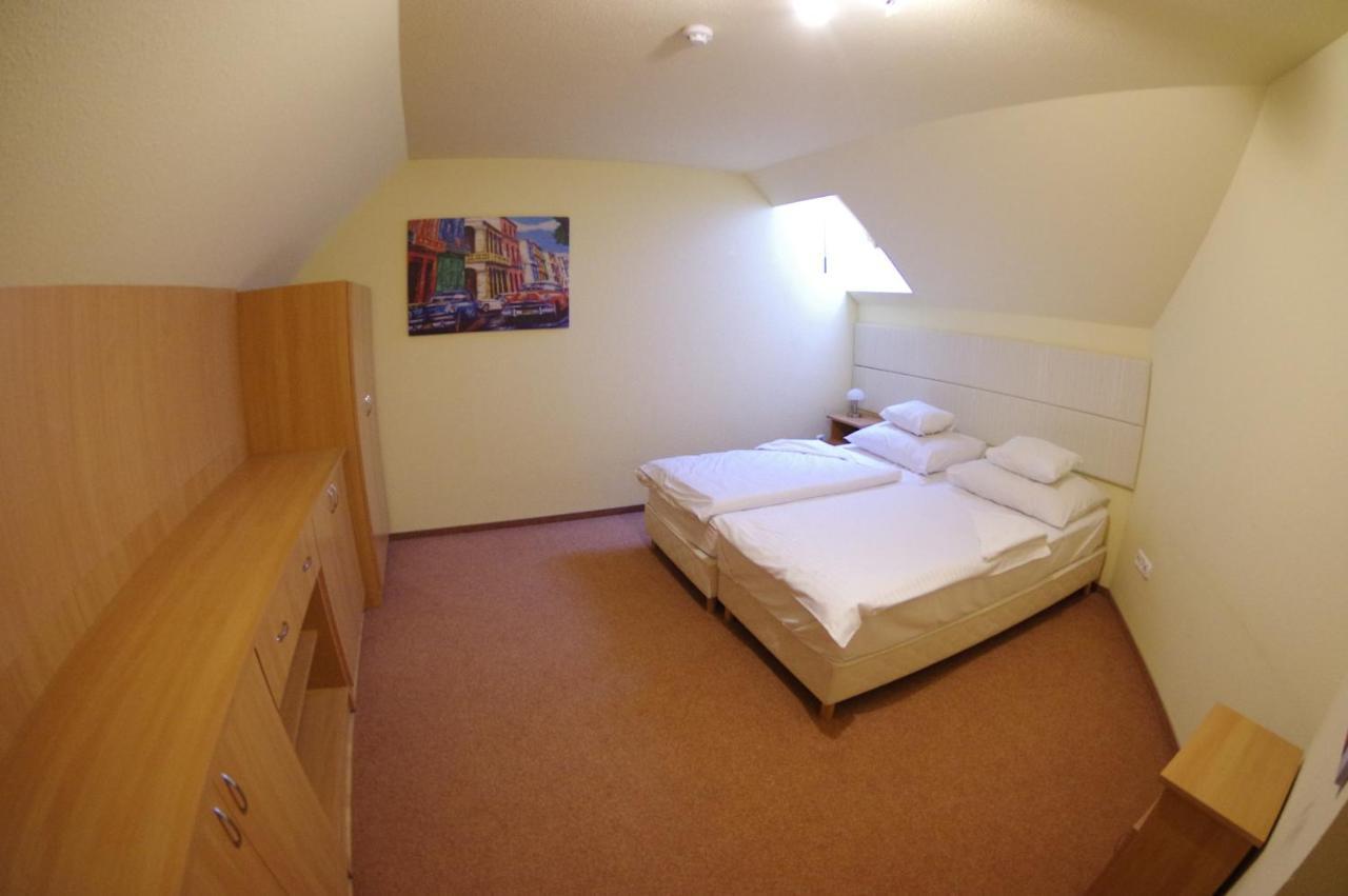 Hotel Vadaszkuert Superior Székesfehérvár 外观 照片