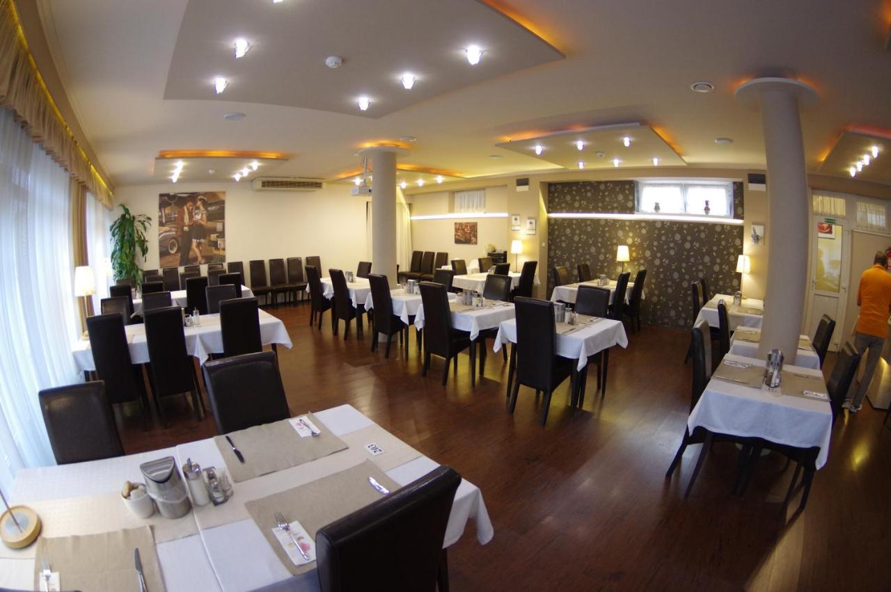 Hotel Vadaszkuert Superior Székesfehérvár 外观 照片