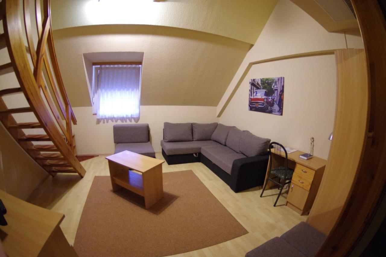 Hotel Vadaszkuert Superior Székesfehérvár 外观 照片